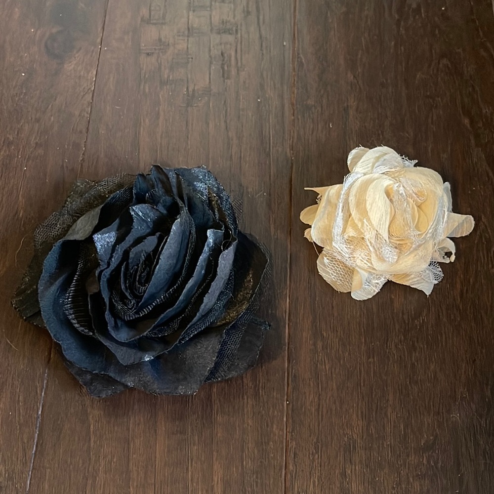 Flower pins / clips